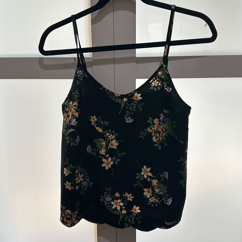 Floral tank with scalloped hem size S